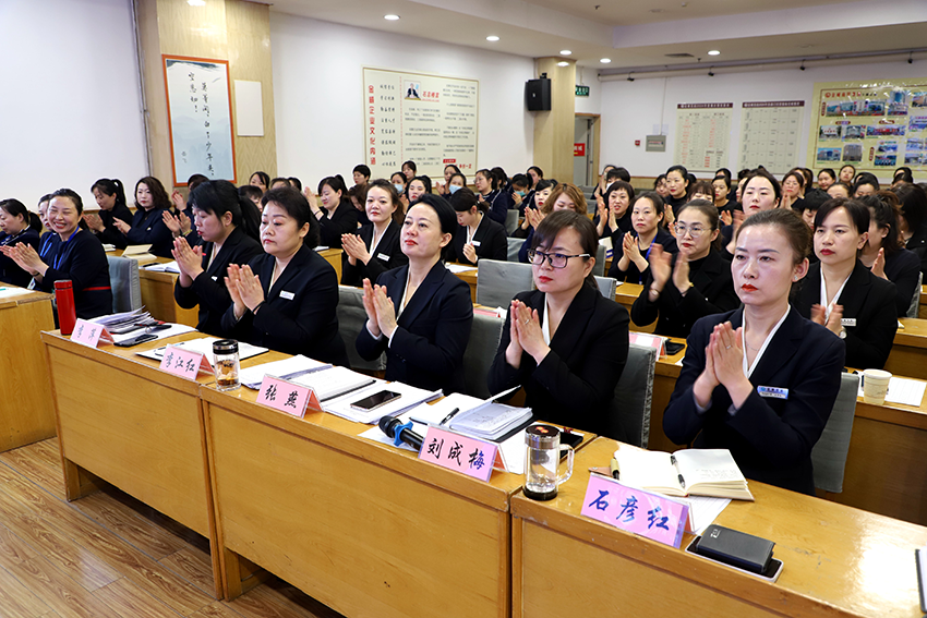 領(lǐng)悟石董思想  汲取奮進(jìn)力量