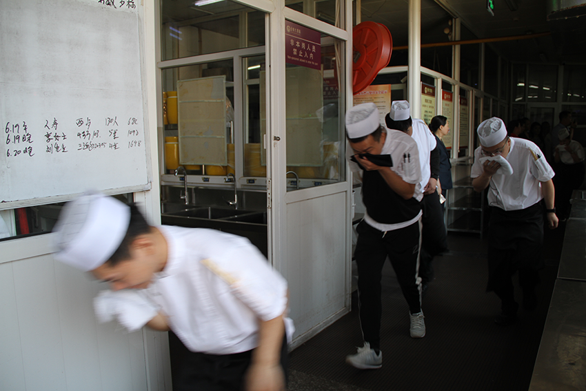 開(kāi)展消防實(shí)戰演練  提升應急處置能力