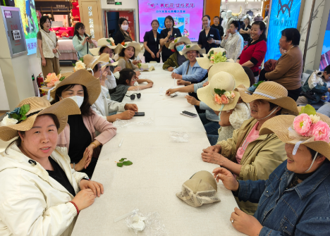 “帽”美如花   感恩母親指尖傳； 繽紛彩繪   致謝母愛(ài)金威贊