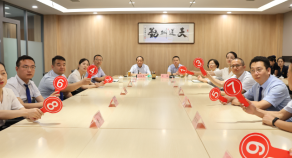 以賽促學(xué)  啟迪智慧共同成長(cháng); 知行合一  傳承接續共創(chuàng  )未來(lái)