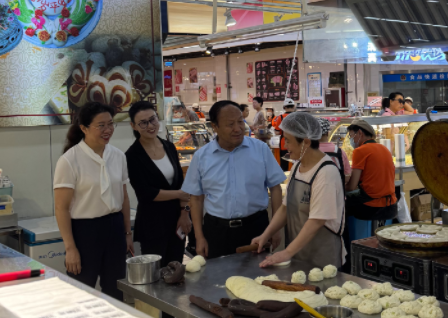 躬身一線(xiàn)  石董慰問(wèn)鼓干勁；淡季突圍  齊心協(xié)力創(chuàng  )佳績(jì)